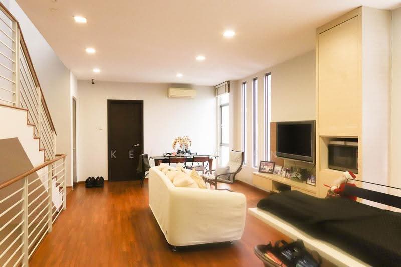 Tastefully renovated hugh Corner Terrace for rent near Kovan MRT!, Kovan, Hougang / Punggol / Sengkang, 6 Bedrooms, 5,000 sqft, Terraced House For Rent, by Kevin Chen, 24202874 - PropertyGuru.com.sg