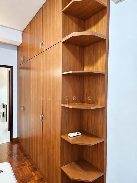 Marymount View, 11 Pemimpin Drive, Ang Mo Kio / Bishan / Thomson, 2 Bedrooms, 882 sqft, Apartment For Rent, by Frederick Foo, 24205225 - Master Bedroom Wardrobe - PropertyGuru.com.sg