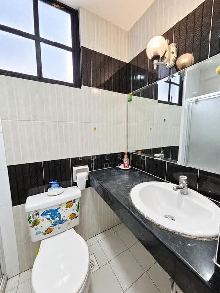 Marymount View, 11 Pemimpin Drive, Ang Mo Kio / Bishan / Thomson, 2 Bedrooms, 882 sqft, Apartment For Rent, by Frederick Foo, 24205225 - Bathroom - PropertyGuru.com.sg