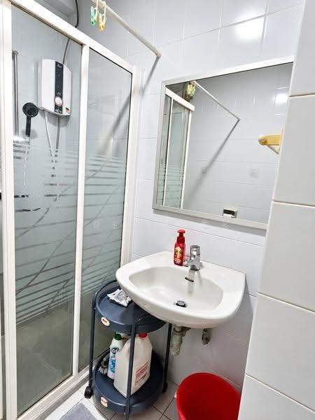 Marymount View, 11 Pemimpin Drive, Ang Mo Kio / Bishan / Thomson, 2 Bedrooms, 882 sqft, Apartment For Rent, by Frederick Foo, 24205225 - Bathroom - PropertyGuru.com.sg