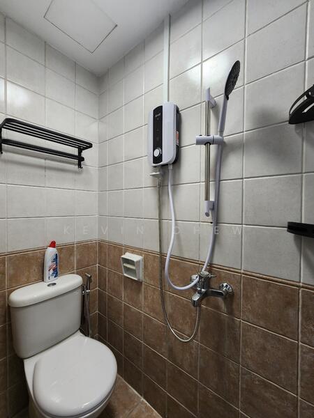 The Sunny Spring, 50 Lorong 40 Geylang, 5 Bedrooms, 1,195 sqft, Apartment For Rent, by Kevin Chew, 24205895 - Ultitly Bathroom - PropertyGuru.com.sg