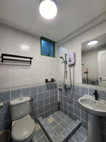 The Sunny Spring, 50 Lorong 40 Geylang, 5 Bedrooms, 1,195 sqft, Apartment For Rent, by Kevin Chew, 24205895 - Common Bathroom - PropertyGuru.com.sg