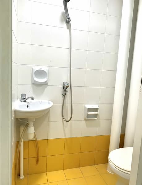 Queens, 16 Stirling Road, 3 Bedrooms, 1,195 sqft, Condominium For Rent, by Amelia Koh, 24206247 - PropertyGuru.com.sg