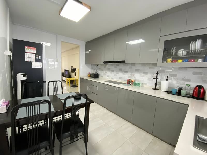 742 Yishun Avenue 5, 742 Yishun Avenue 5, 2 Bedrooms, 721 sqft, HDB Flat For Rent, by Veronica Lee, 24211323 - PropertyGuru.com.sg