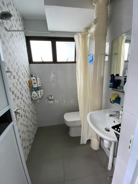 742 Yishun Avenue 5, 742 Yishun Avenue 5, 2 Bedrooms, 721 sqft, HDB Flat For Rent, by Veronica Lee, 24211323 - PropertyGuru.com.sg