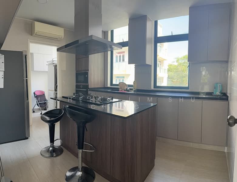 Laguna 88, 46 Eastwood Road, 3 Bedrooms, 1,130 sqft, Condominium For Sale, by Michelle Lim Shu Ching, 24215730 - Fully equipped kitchen with Yard and toilet  - PropertyGuru.com.sg