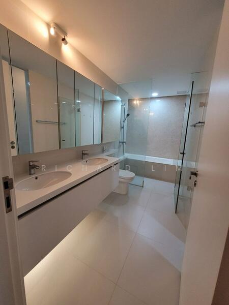 Master bedroom toilet