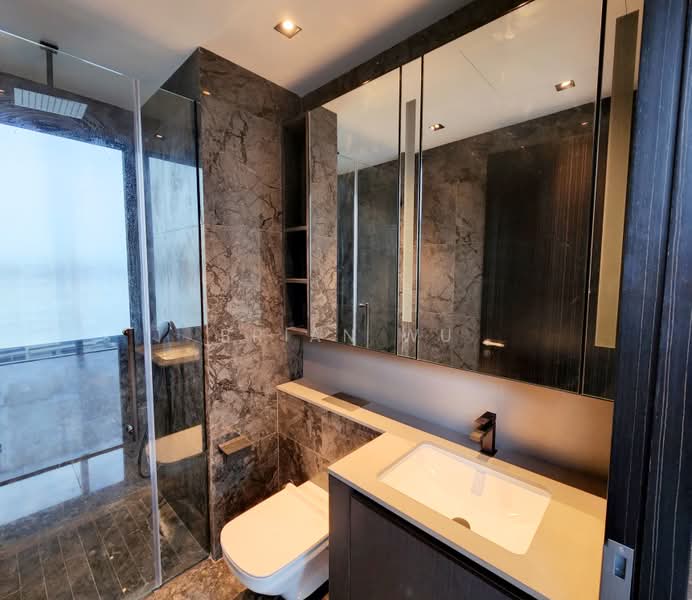 3 Cuscaden, 3 Cuscaden Walk, 2 Bedrooms, 764 sqft, Condominium For Rent, by Brian Wu, 24236232 - Master Toilet with Luxurious Fittings - PropertyGuru.com.sg