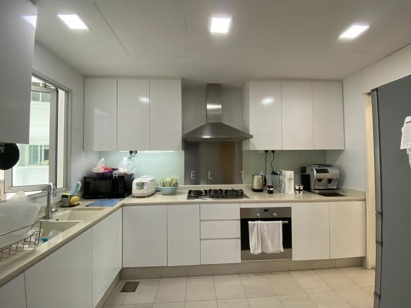 Spacious squarish kitchen