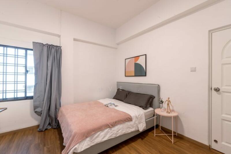 Hoot Kiam Mansions, Hoot Kiam Road, Room Rental, 140 sqft, Walk-up Apartment For Rent, by Cove, 24246979 - Pink room - standard - PropertyGuru.com.sg