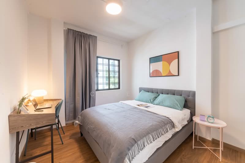 Hoot Kiam Mansions, Hoot Kiam Road, Room Rental, 140 sqft, Walk-up Apartment For Rent, by Cove, 24246979 - Blue room - master - PropertyGuru.com.sg