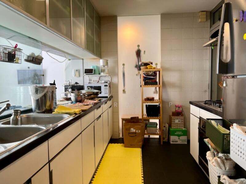 Large Spacious Fully-Equipped Kitchen