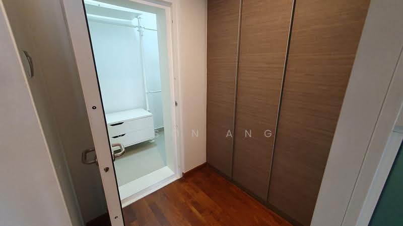 Shanghai One, 1 Shanghai Road, Tanglin / Holland / Bukit Timah, 1 Bedroom, 560 sqft, Apartment For Rent, by Jason Ang, 24250961 - Wardrobe area - PropertyGuru.com.sg