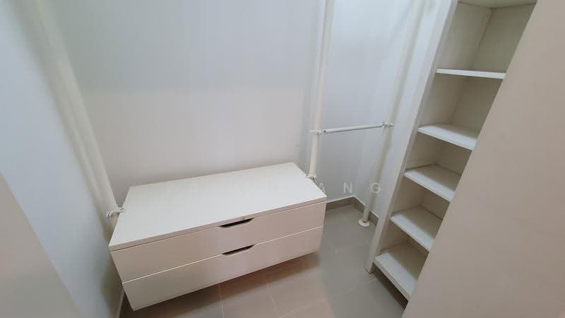 Shanghai One, 1 Shanghai Road, Tanglin / Holland / Bukit Timah, 1 Bedroom, 560 sqft, Apartment For Rent, by Jason Ang, 24250961 - Wardrobe area - PropertyGuru.com.sg