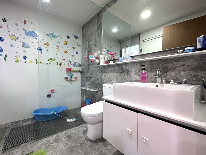 Parc Centros, 84 Punggol Central, 3 Bedrooms, 1,141 sqft, Condominium For Rent, by Linda Ong, 24252321 - Master Bathroom - PropertyGuru.com.sg