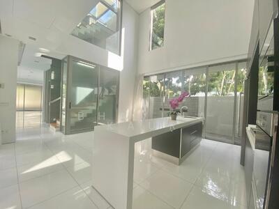 For Rent - Bungalow @ Bukit Timah (very near Botanic Gardens)