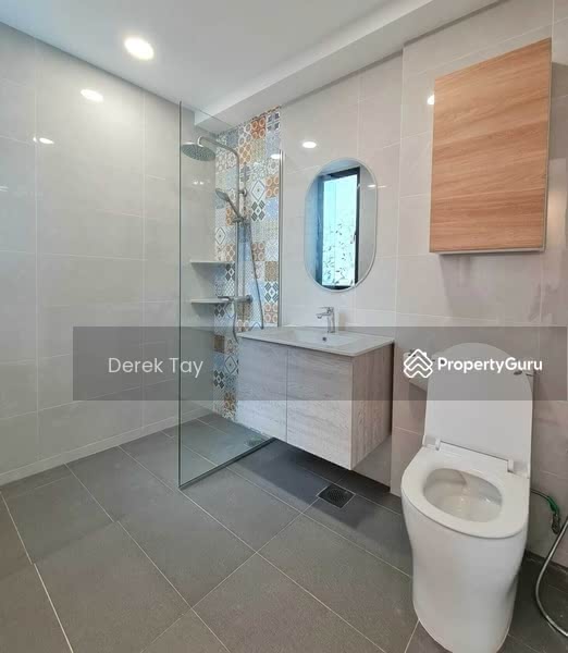 Master ensuite bathroom