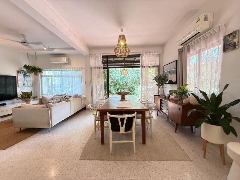 Lantana Avenue Semi D House close to Sixth Avenue Bukit Timah, Lantana Avenue, Tanglin / Holland / Bukit Timah, 5 Bedrooms, 3,000 sqft, Semi-Detached House For Rent, by Jennifer Quah, 24261407 - PropertyGuru.com.sg