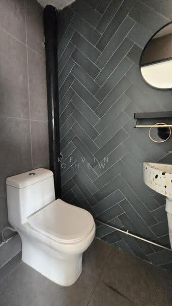 Haji lane retail shop for rent, Haji Lane, Beach Road / Bugis / Rochor, 450 sqft, Shop / Shophouse For Rent, by Kevin Chew, 24263070 - Bathroom - CommercialGuru.com.sg