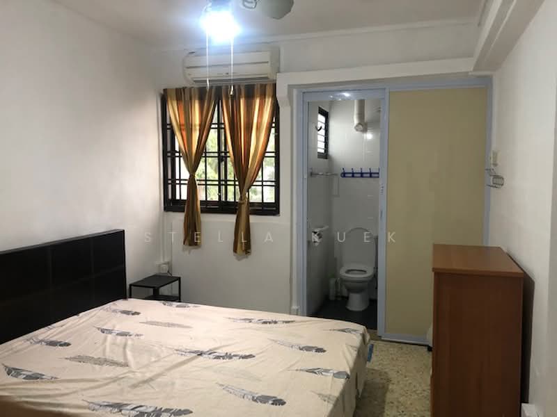 471 Ang Mo Kio Avenue 10, 471 Ang Mo Kio Avenue 10, 2 Bedrooms, 721 sqft, HDB Flat For Rent, by Stella Kuek, 24263155 - Master Bedroom - PropertyGuru.com.sg