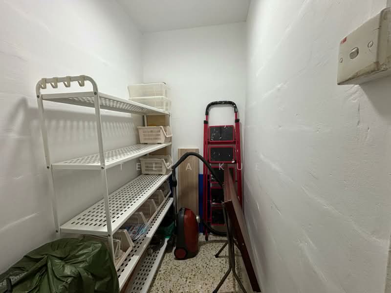 471 Ang Mo Kio Avenue 10, 471 Ang Mo Kio Avenue 10, 2 Bedrooms, 721 sqft, HDB Flat For Rent, by Stella Kuek, 24263155 - Store room - PropertyGuru.com.sg