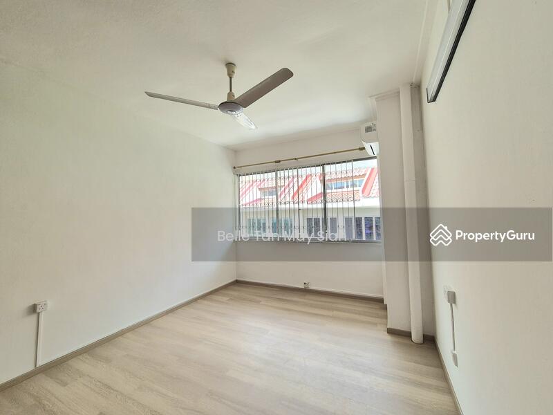 Level 2M bedroom (LHS)
