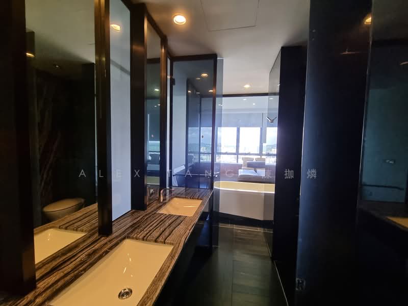 Reignwood Hamilton Scotts Apartment For Sale at S$ 11,218,000 | PropertyGuru Singapore - bathroom attached, long bath