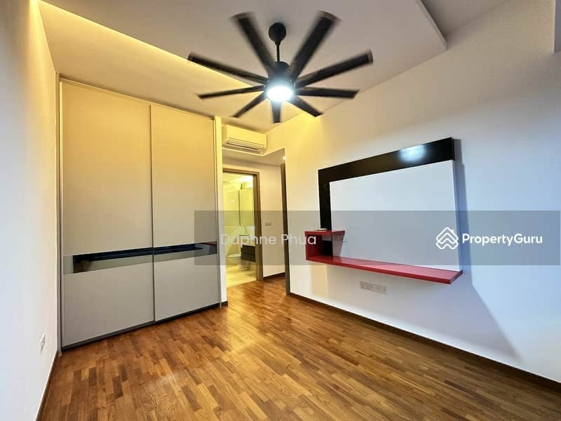 The Palette, 101 Pasir Ris Grove, 3 Bedrooms, 1,066 sqft, Condominium For Rent, by Daphne Phua, 24269340 - MASTER ROOM WITH FULL HEIGHT WARDROBE! CAN COMFORTABLY FIT A KING OR QUEEN BED! - PropertyGuru.com.sg