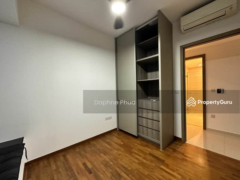 The Palette, 101 Pasir Ris Grove, 3 Bedrooms, 1,066 sqft, Condominium For Rent, by Daphne Phua, 24269340 - SPACIOUS COMMON ROOM WITH FULL HEIGHT WARDROBE! - PropertyGuru.com.sg