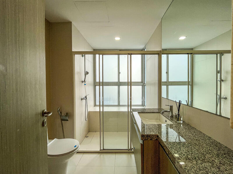 The Metropolitan Condominium, 8 Alexandra View, 4 Bedrooms, 1,744 sqft, Condominium For Rent, by Ian Low, 24270888 - PropertyGuru.com.sg