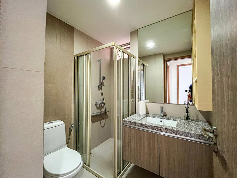 The Metropolitan Condominium, 8 Alexandra View, 4 Bedrooms, 1,744 sqft, Condominium For Rent, by Ian Low, 24270888 - PropertyGuru.com.sg