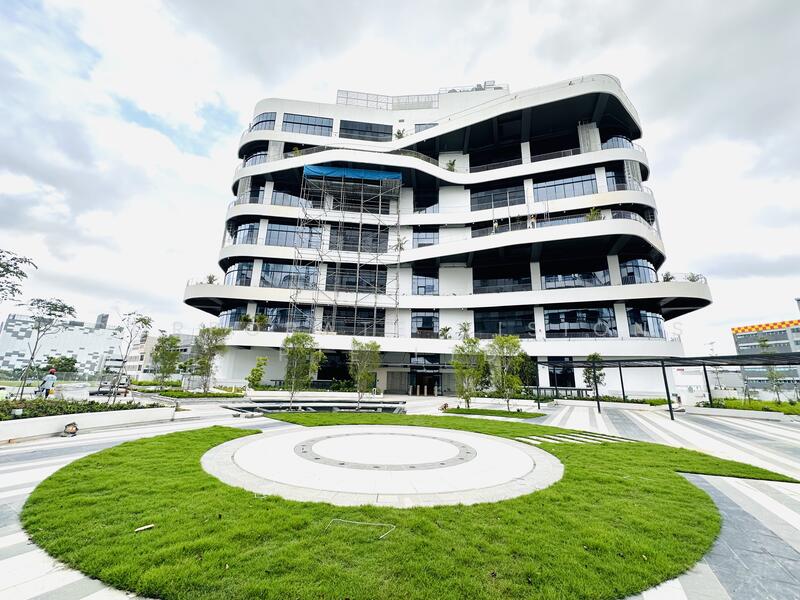 HIGH CEILING AIRCON BUSINESS Space with Office Setting, Lobby Frontage, Courtyard near MRT, Size: 3000 to 10,000 sqft. Contact: +65-96881177, 4,300 sqft, Factory / Workshop (B2) For Rent, by ADRIAN, 24275430 - CommercialGuru.com.sg