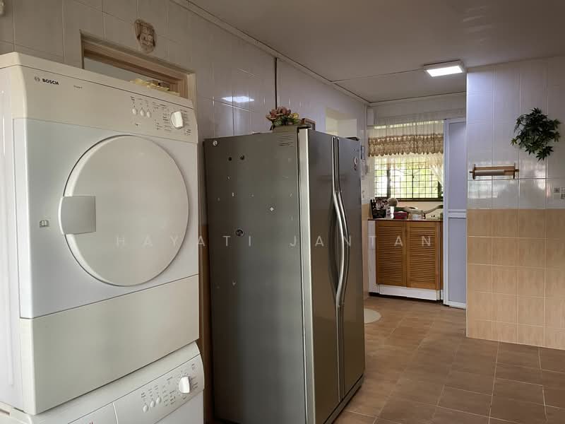 44 Bedok South Road, 44 Bedok South Road, 2 Bedrooms, 904 sqft, HDB Flat For Rent, by Hayati Jantan, 24278301 - PropertyGuru.com.sg