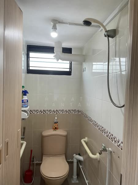 44 Bedok South Road, 44 Bedok South Road, 2 Bedrooms, 904 sqft, HDB Flat For Rent, by Hayati Jantan, 24278301 - PropertyGuru.com.sg