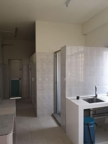 For Rent - 8 Pax Workers Unit - Geylang Walk Up Apartment