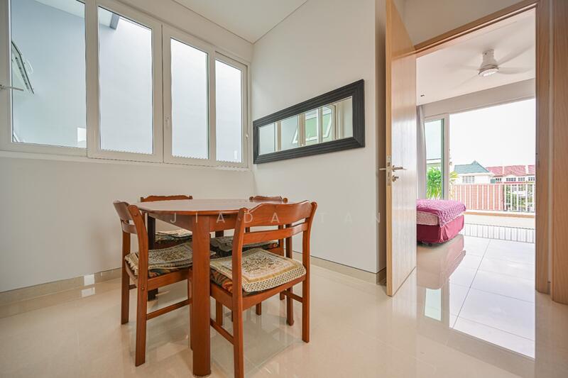 Lengkong Satu New One Bedroom Apartment with Private Living, Lengkong