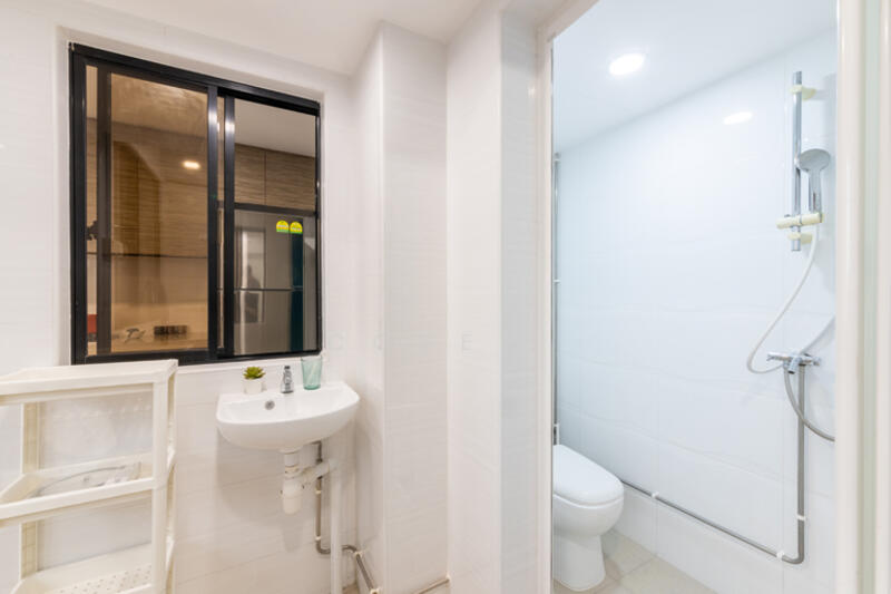 Shared bathroom - kitchen