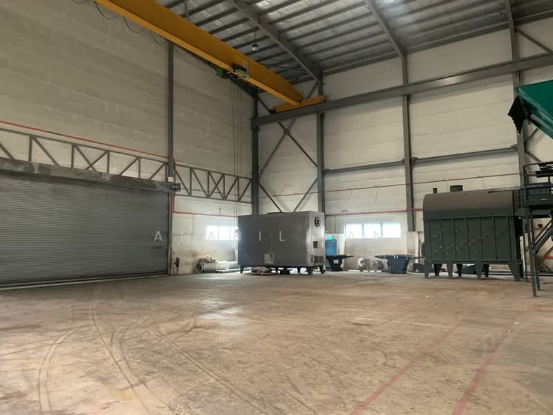 High Ceiling Factory with Crane For Sale