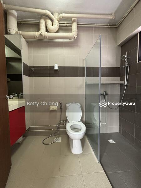 296C Choa Chu Kang Avenue 2, 296C Choa Chu Kang Avenue 2, 3 Bedrooms, 1,518 sqft, HDB Flat For Rent, by Betty Chiang, 24295836 - Master Bath - PropertyGuru.com.sg