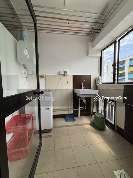 296C Choa Chu Kang Avenue 2, 296C Choa Chu Kang Avenue 2, 3 Bedrooms, 1,518 sqft, HDB Flat For Rent, by Betty Chiang, 24295836 - Service Yard - PropertyGuru.com.sg