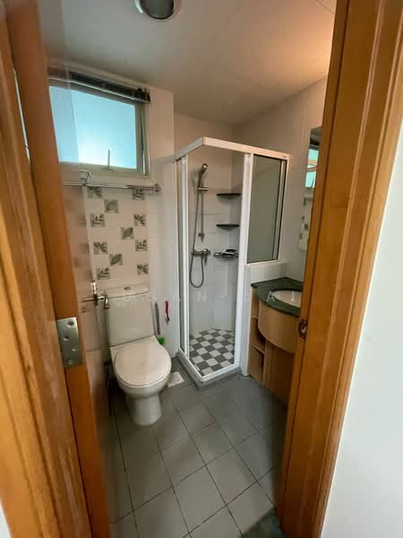 Queens, 16 Stirling Road, Room Rental, 150 sqft, Condominium For Rent, by Susan Lai, 24297883 - PropertyGuru.com.sg