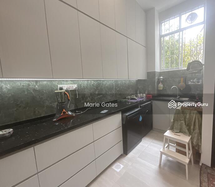 Kew Green, Kew Crescent, 4 Bedrooms, 3,079 sqft, Cluster House For Sale, by Marie Gates, 24298768 - Huge kitchen - PropertyGuru.com.sg