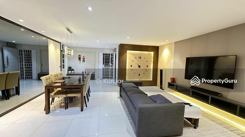 Spacious living room 