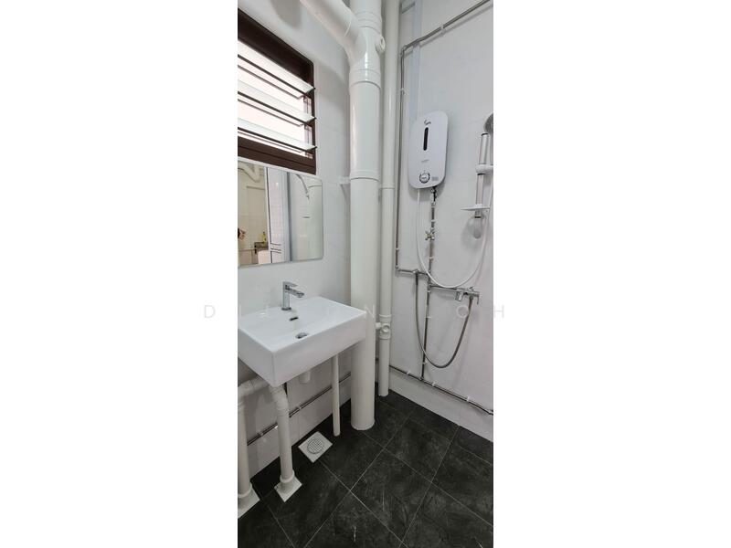 Common bathroom pic 1