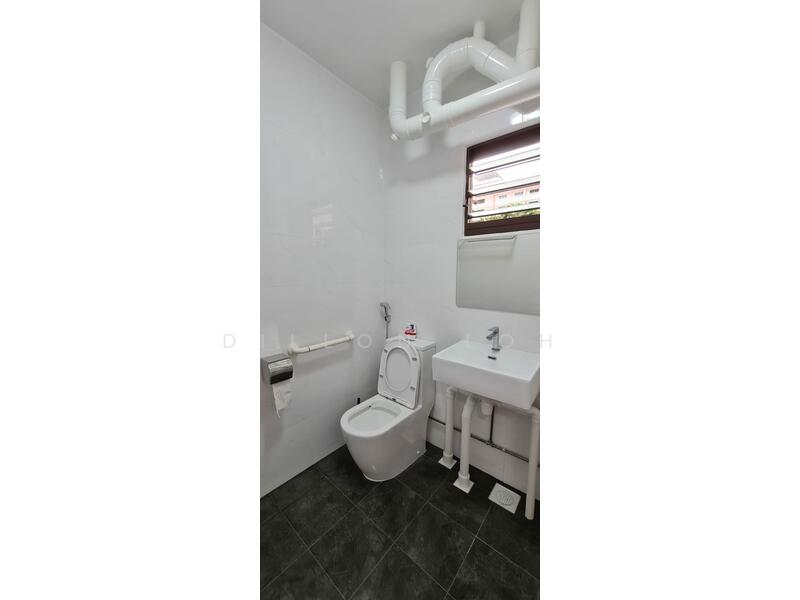 Common bathroom pic 2