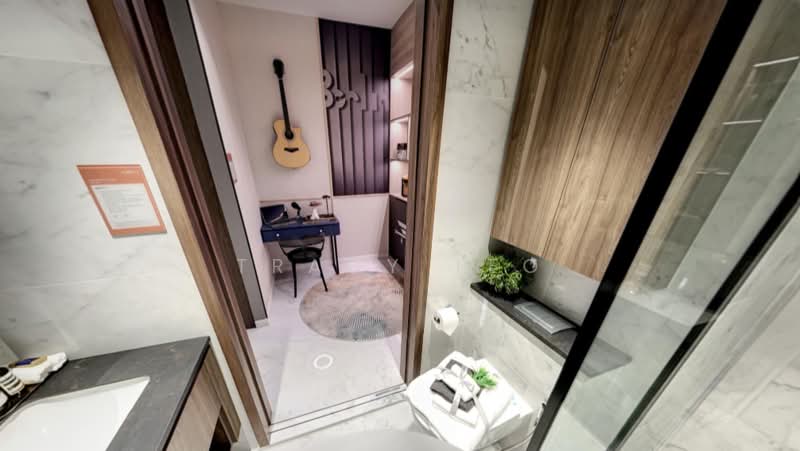 For Sale - Sceneca Residence