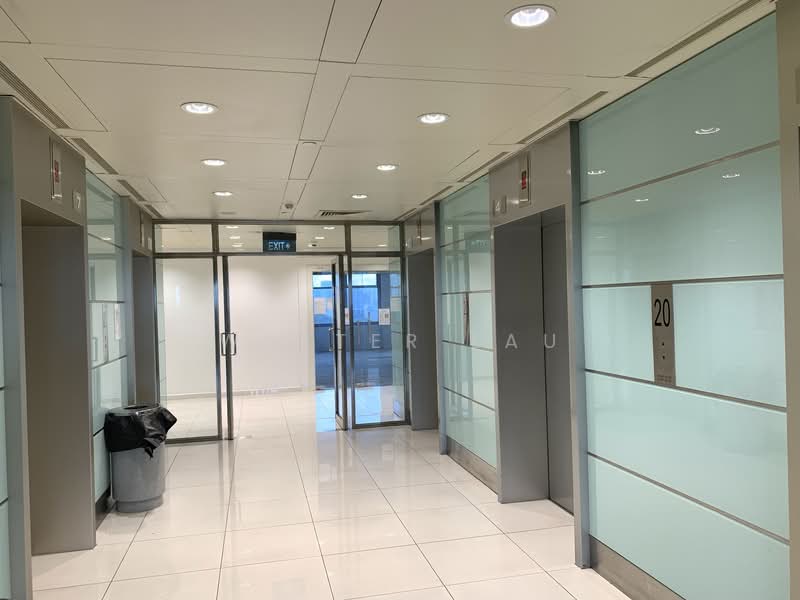 Peninsula Plaza, 111 North Bridge Road, 420 sqft, Office For Rent, by Walter Lau, 24315836 - LIFT Lobby - Nice Welcoming on your level - CommercialGuru.com.sg