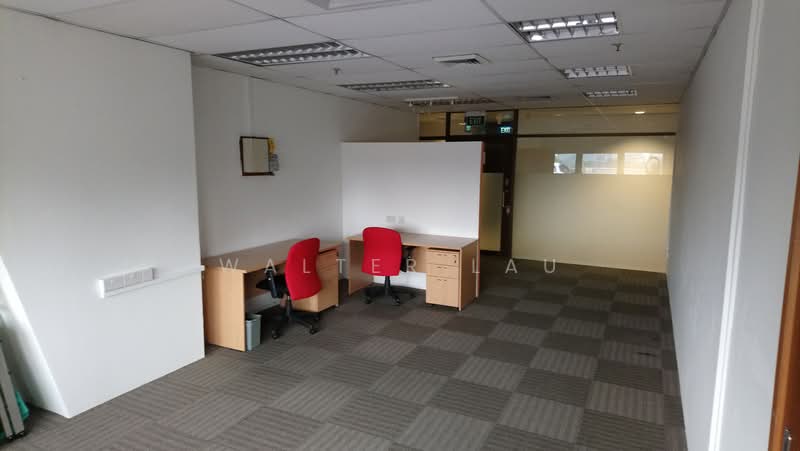 Peninsula Plaza, 111 North Bridge Road, 420 sqft, Office For Rent, by Walter Lau, 24315836 - Internal office with furniture - CommercialGuru.com.sg