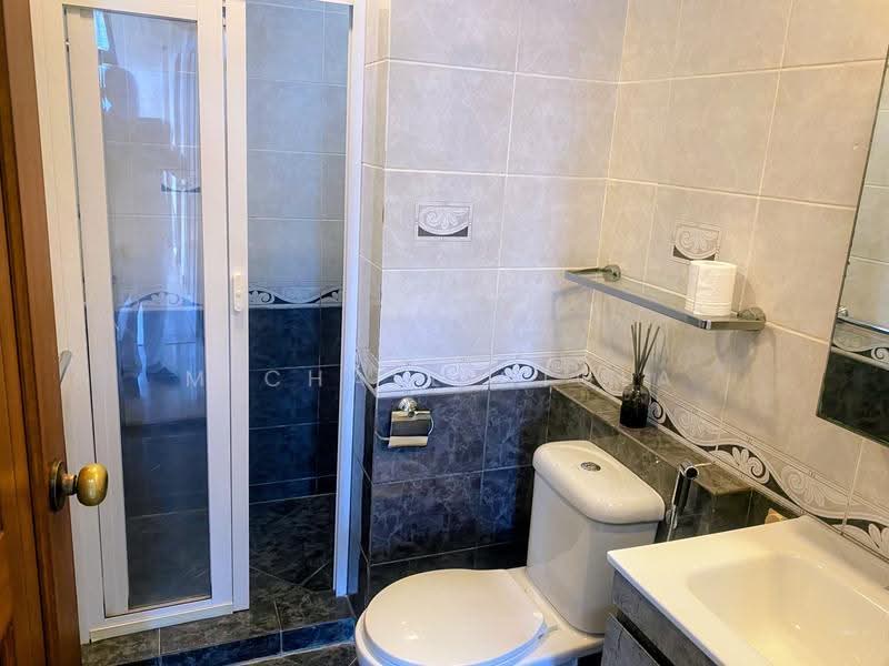 Spring Grove, 53 Grange Road, Tanglin / Holland / Bukit Timah, 3 Bedrooms, 1,389 sqft, Condominium For Rent, by Michael Ciola, 24321461 - Bathroom - PropertyGuru.com.sg