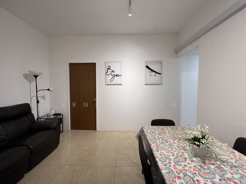Seasons View, 5 Pemimpin Drive, Room Rental, 150 sqft, Condominium For Rent, by Ernest Phua, 24322431 - living / dining area - PropertyGuru.com.sg